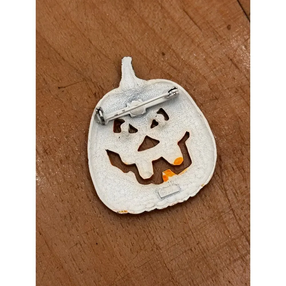 Vintage 80s Jack-o-Lantern Pumpkin Enamel Pin from JJ